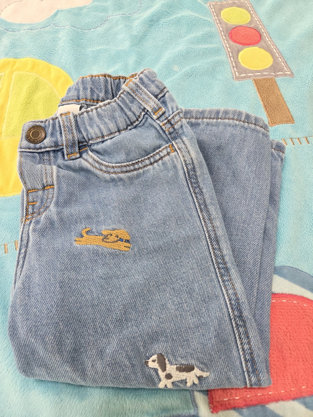 H&M Light Blue Denim Jeans with Dog Patches - Picture 6 of 7